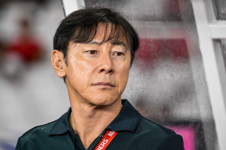 ▲ 지난 4월 2024 아시아축구연맹(AFC) 카타르 23세 이하 아시안컵 한국과 준결승전이 끝나고 "마지막 꿈은 한국 대표팀 복귀"라고 당찬 포부를 이야기했던 신태용 감독이 능력을 증명하고 있다. 인도네시아를 이끌고 사우디아라비아를 2-0으로 꺾는 이변을 일으켰다. 신 감독은 일본전에서 썼던 3-4-3 포메이션이 아닌 3-5-2 포메이션으로 사우디아라비아를 잡았다. ⓒ연합뉴스/AFP