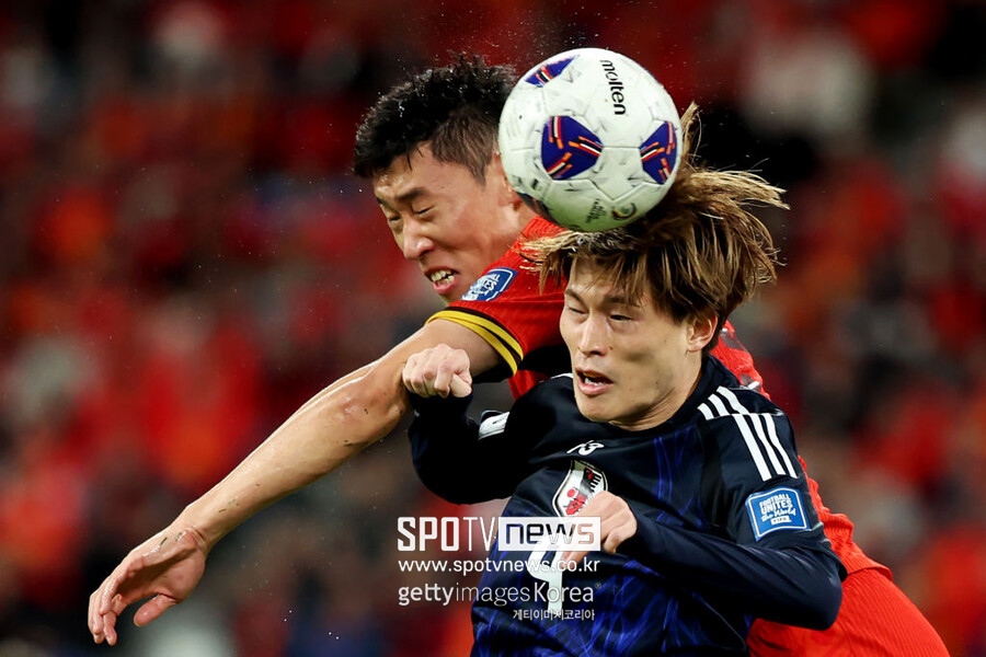 ▲ 일본은 19일 중국 샤먼의 샤먼 스타디움에서 열린 2026 북중미월드컵 아시아 3차 예선 조별리그 C조 6차전 중국과 원정경기서 3-1로 이겼다. 직전 맞대결서 7-0으로 압도적인 승리를 챙긴 일본이 이날 원정에서도 기분 좋은 승리를 챙겼다. 일본은 이날 승리로 5승 1무로 무패 행진을 달리며 C조 1위를 유지했다. 중국은 이날 패배로 2승 4패를 기록하며 조 4위에 머물렀다.