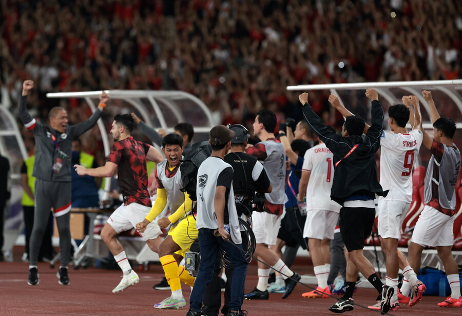▲ 신태용 감독이 이끄는 인도네시아는 사우디아라비아를 2-0으로 꺾고 2026 북중미 월드컵 아시아 3차 예선 첫 승을 6차전에서 거뒀다.  ⓒ연합뉴스/EPA