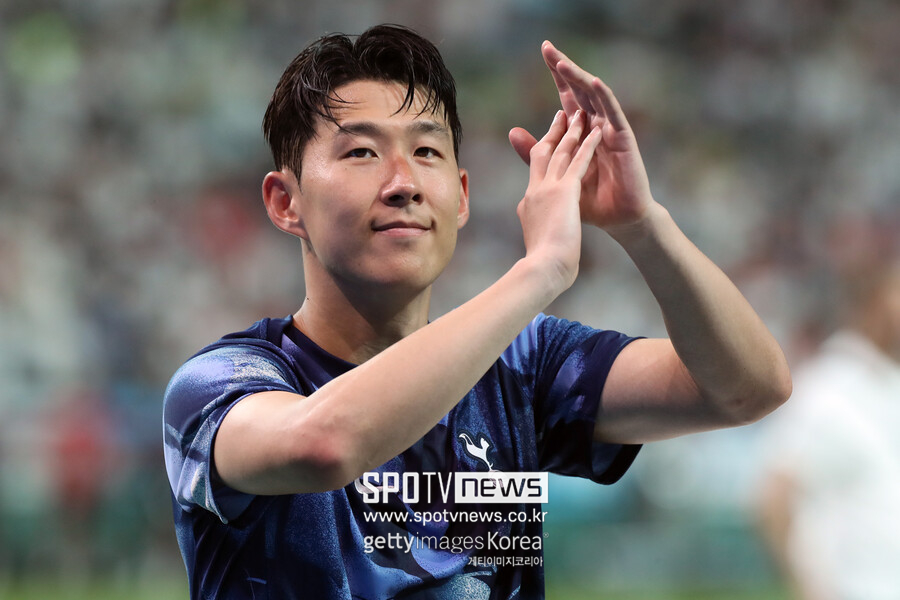 ▲ 이번 시즌을 앞두고 빅터 오시멘을 영입해 세계 축구계를 놀라게 한 갈라타사라이가 이번엔 손흥민을 목표로 삼았다. 조지 가르디 디렉터가 회장으로부터 선수 영입을 위한 모든 권한을 부여받아 손흥민 영입에 속도를 내겠다는 계획이다. 갈라타사라이는 윙어 영입을 필요로 하고 있으며, 이를 위해 계약 만료가 다가오는 손흥민을 주시하게 됐다.