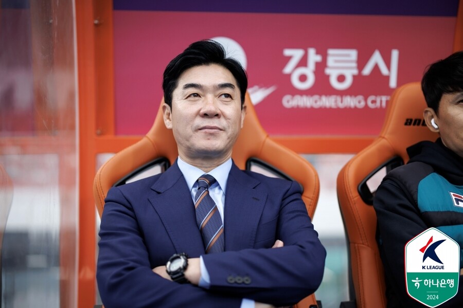 [SPO 현장] "아들을 유학 보내는 기분" 양민혁과 이별 앞둔 윤정환 감독 "헤어져야 하는 게 마음 아파"