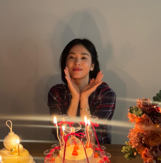 송혜교, 혼자가 아닌 43번째 생일..수지→핑클 '축하 봇물'