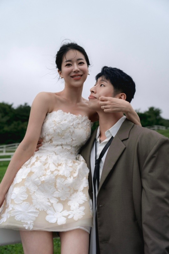 오반, 12월 14일 결혼…'연예인급 미모' 예비신부 공개 "아픔 기쁨으로 바꿔줘"[공식]