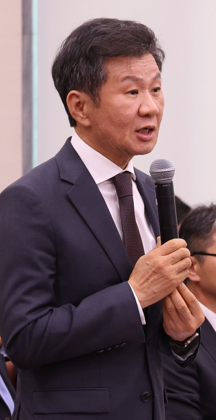 ▲ 24일 국회에서 열린 문화체육관광위원회의 종합 국정감사에 출석한 정몽규 대한축구협회장이 의원 질의에 답하고 있다. ⓒ연합뉴스