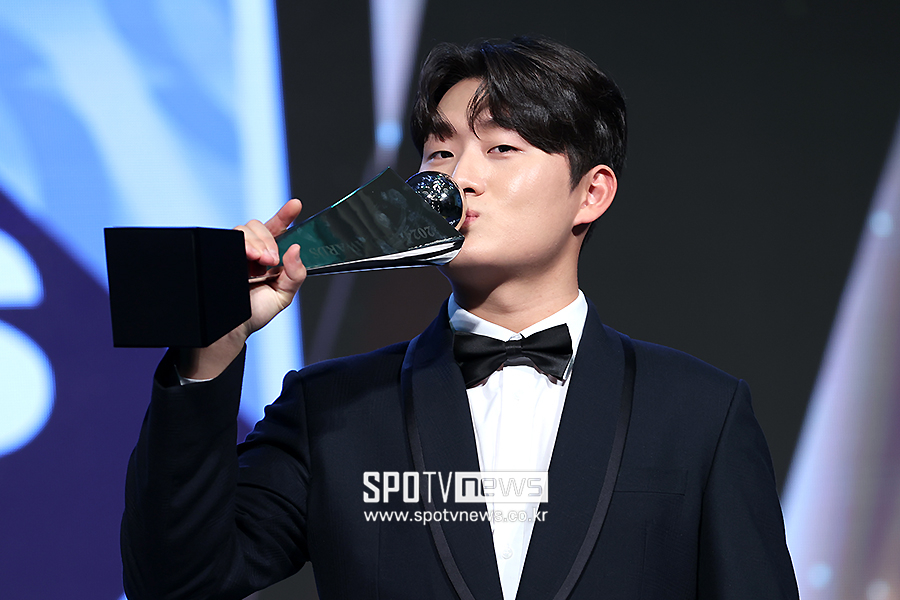 ▲ 탈고교급 투수로 주목받았던 김택연은 2024년 최우수 신인상을 수상했다. ⓒ곽혜미 기자