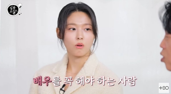 '감독 데뷔' 김희원, 설현 캐스팅 한 이유? "시골 여자애 같아서"('살롱드립')