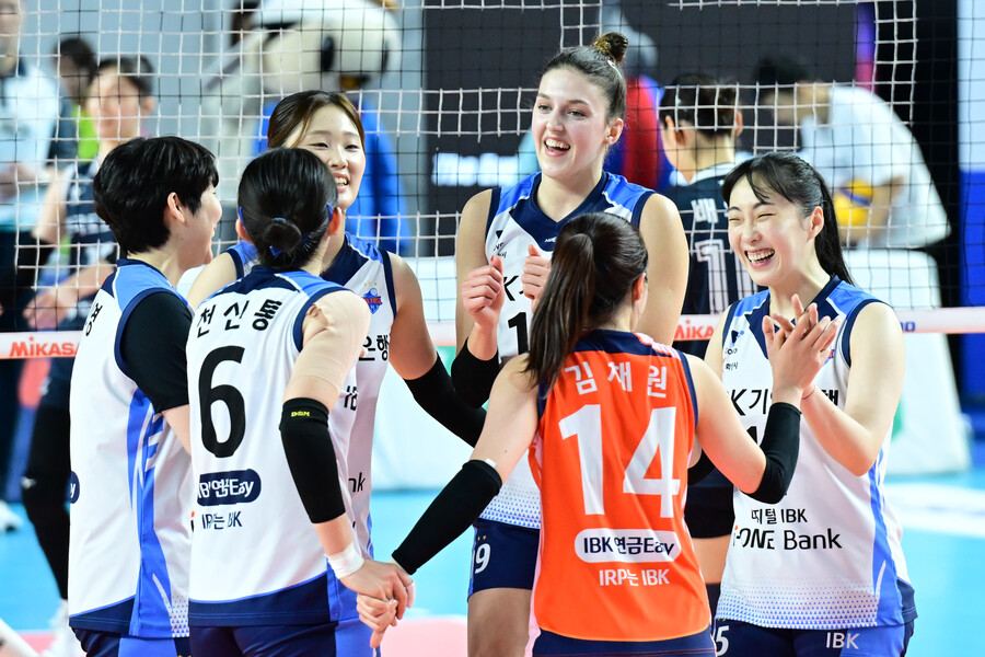 '승승승승승승' IBK가 1강 흥국생명 위협한다…빅토리아 20점, 도로공사에 3-0 셧아웃