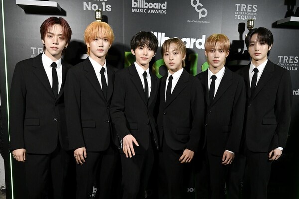 누에라, '빌보드 어워드' 공식 행사서 '2025년 K팝 루키' 지목…데뷔 기대감 '급상승'