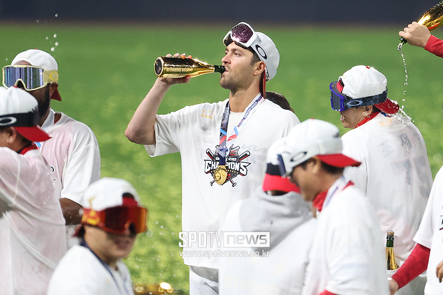 '이런 외국인선수 또 없습니다' 네일도 그랬다…"새로운 페디 후보" MLB 평가에도 잔류 결정