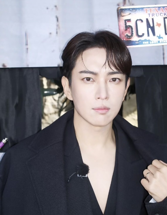 이게 진짜 장성규라고? 전신성형급 프로필 "약간의 변화, 나야 차은우"