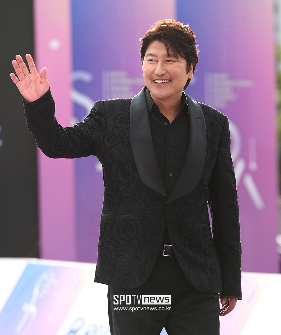'1승' 송강호 "'기생충' 이후 고민…도전엔 항상 위험이 붙어있다"