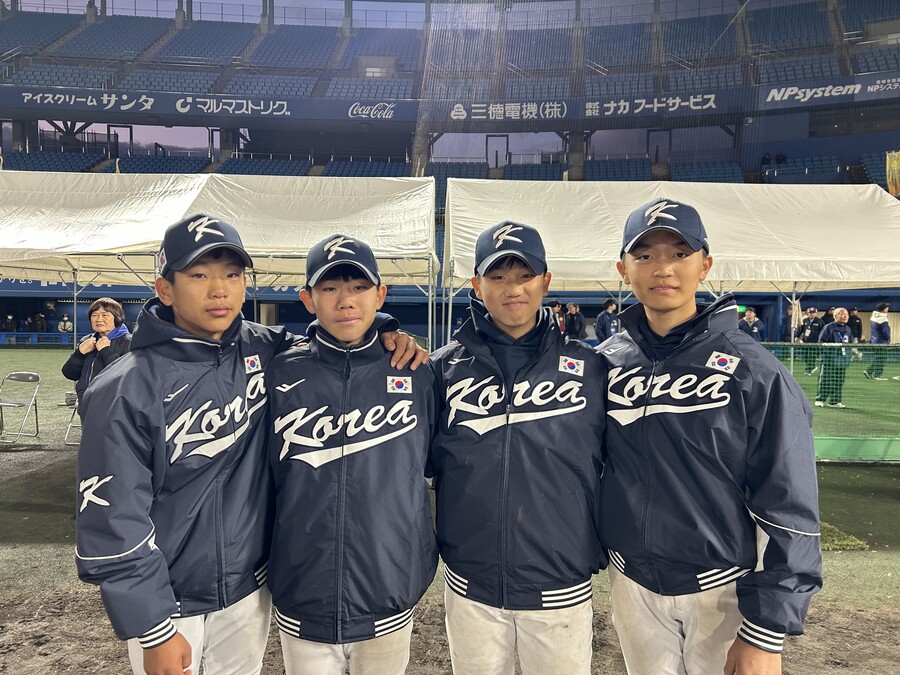 ▲ 왼쪽부터 홈런왕·올스타팀 2루수 이재빈(경기 부천북초), 득점 1위 오승환(서울 가동초), 올스타팀 포수 변율(서울 가동초), 올스타팀 유격수 박선홍(부산 수영초).