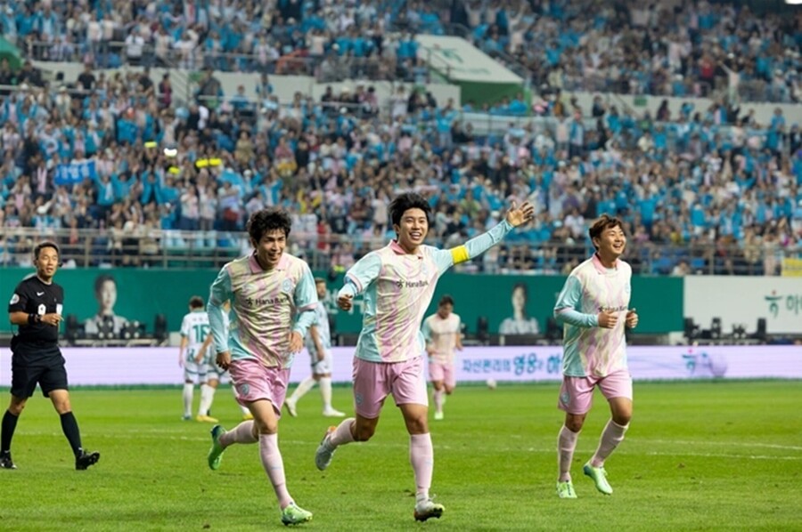 임영웅, 자선축구대회 수익금 12억 전액 기부