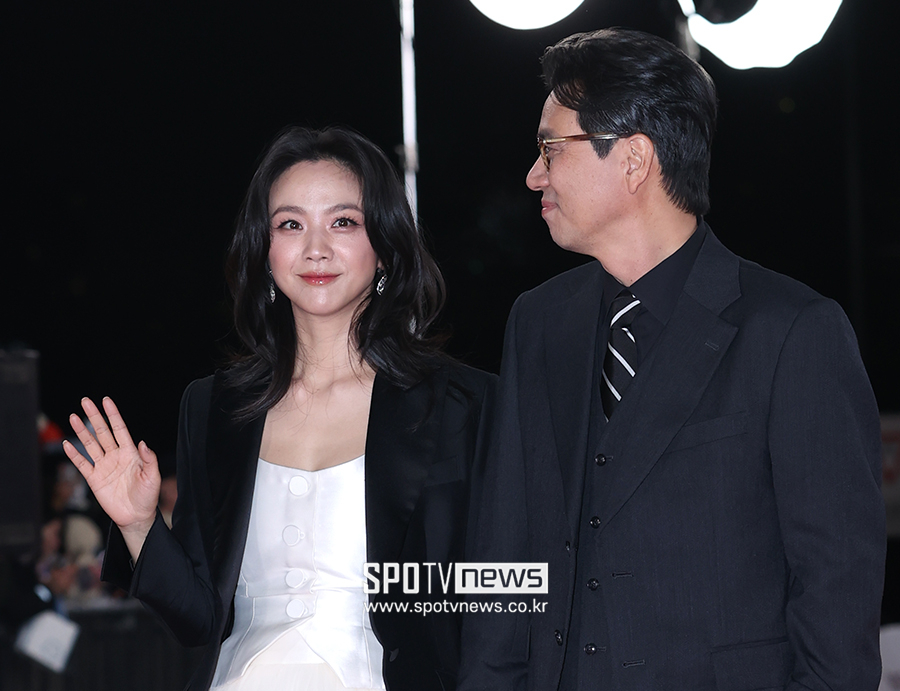[포토S] 김태용 감독, 아내 탕웨이 바라보는 꿀 떨어지는 눈빛
