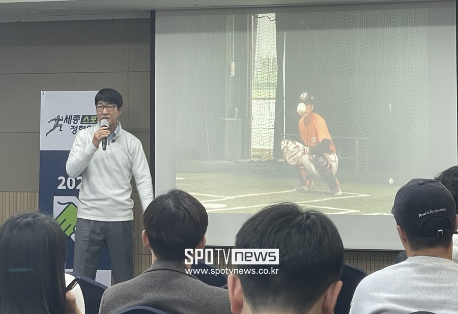 "왼손 포수도 나올까요?" 프로 베테랑 코치가 성실하게 답했다…프로와 아마, 야구인과 비야구인 벽이 사라진 이틀