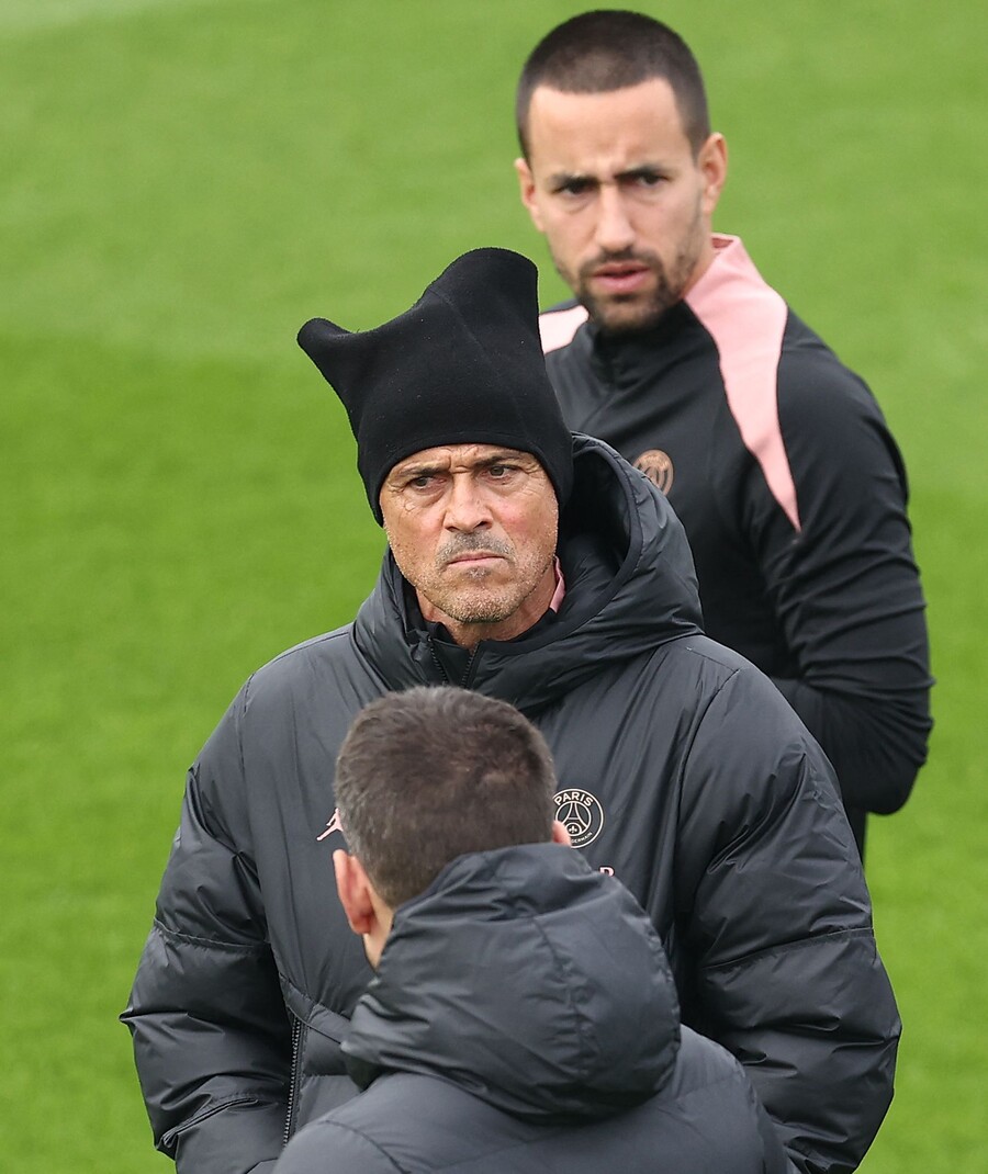 "PSG 독재자처럼 보인다"…이강인도? 엔리케, 선수단 신임 잃었다