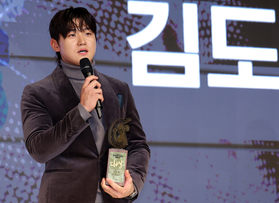 트로피 수집 안 끝났다, 트로피 수집 계속…김도영 조아제약 프로야구대상 최고의 자리 등극