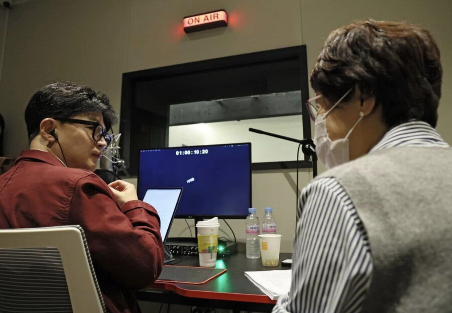 한동훈, 시각장애인 화면해설 녹음 참여…'1승' 측 "기사로 접했다"