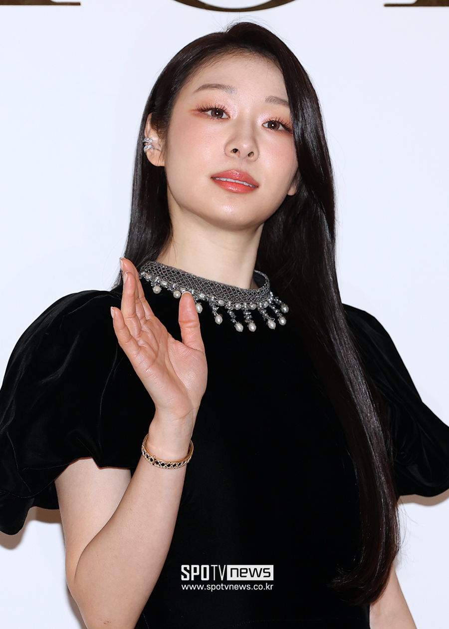 [포토S] 김연아, 여왕의 손인사