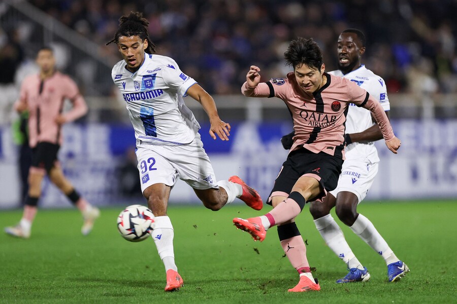 이강인 고군분투하면 뭐하나…오세르에 비긴 PSG, 엔리케 감독 불신 더 깊어져 '대위기'