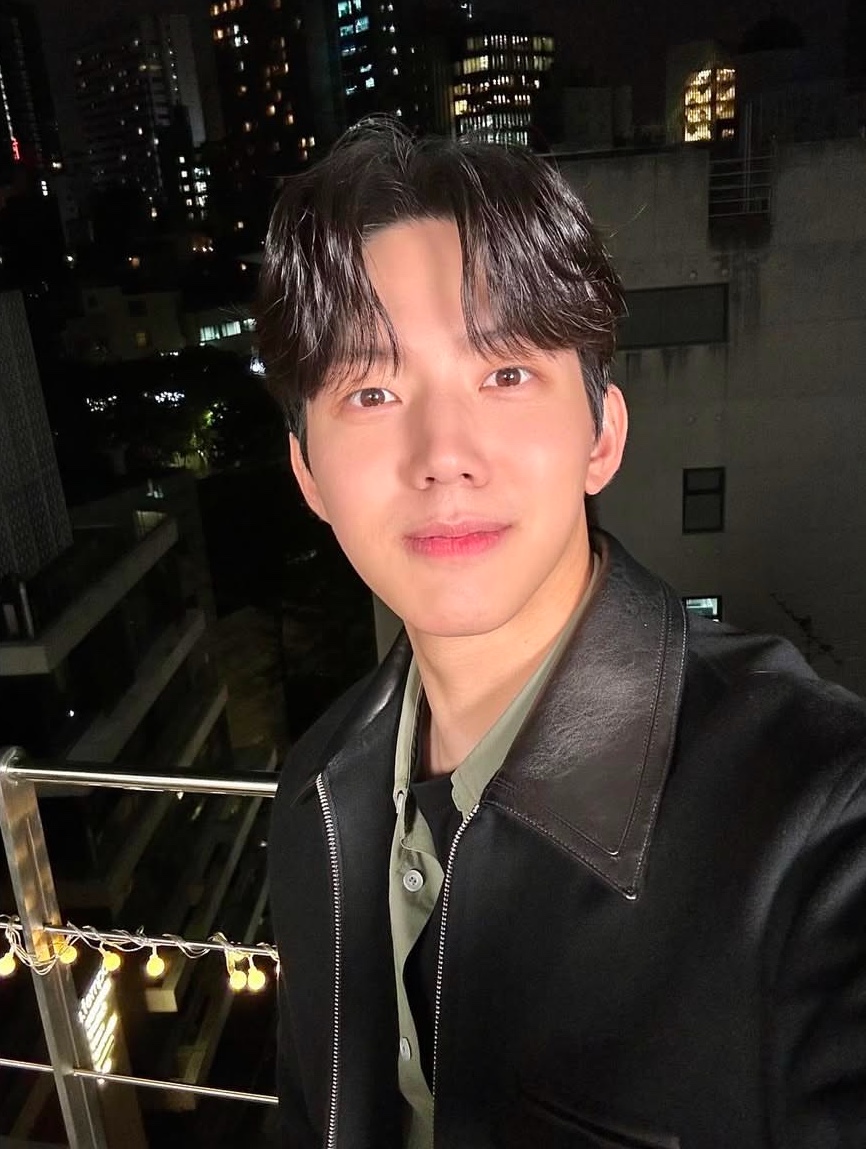 JYP, 데이식스 도운 '군복 바지 논란'에 칼 뽑았다 "악의적 비방 법적 조치"[공식]