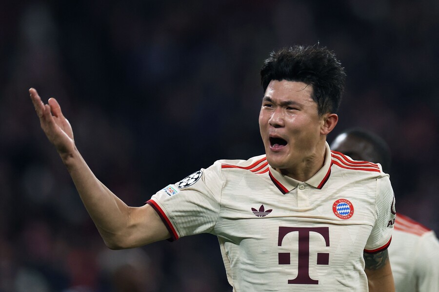[UCL REVIEW] '88분 괴물 모드' 김민재 또 빛났다…'골폭죽' 뮌헨 샤흐타르에 5-1 역전승→6위 점프로 16강 진출 눈앞