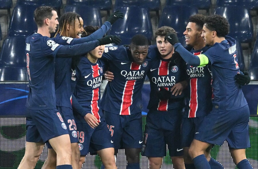 ▲ 파리 생제르맹이 라이프치히와의 유럽축구연맹 챔피언스리그 리그 페이즈 6차전에서 3-0으로 이기며 16강 진출 희망을 살렸다. 이강인은 선발로 출전해 자기 역할을 충실하게 소화했다. ⓒ연합뉴스/EPA/AFP