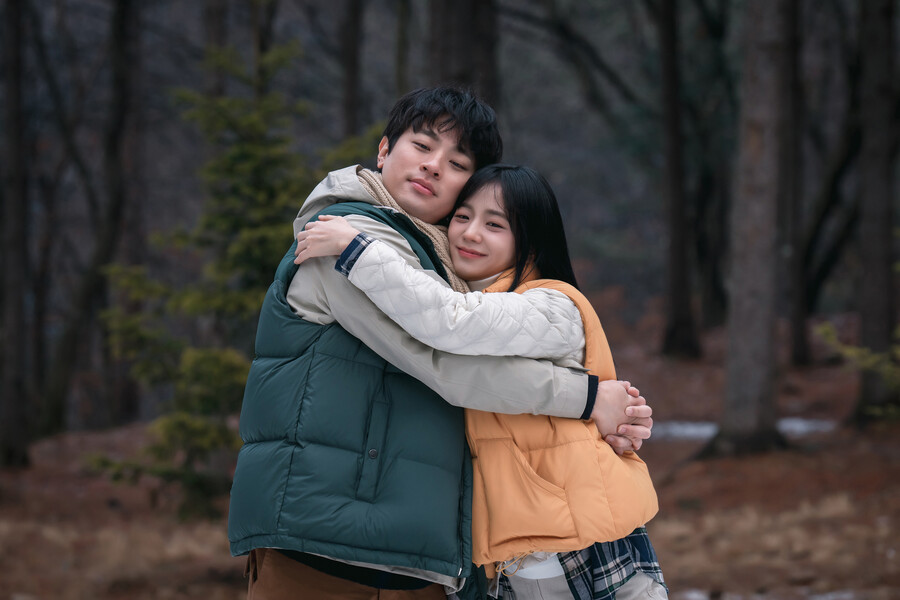 박정민·블랙핑크 지수, 좀비 습격에도 애틋…'뉴토피아', 2월 7일 공개