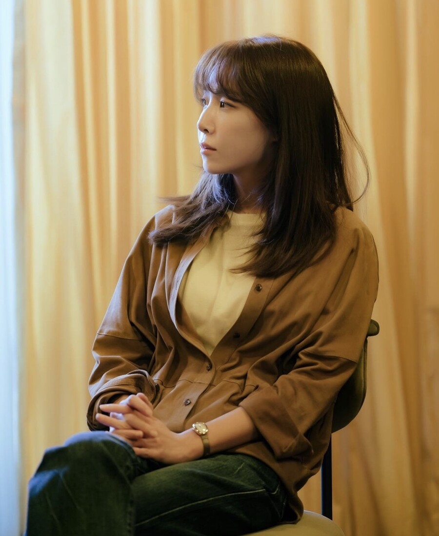 '일베 논란' 김이나, 尹탄핵 시위 참석하나…"아이유 응원봉 준비"