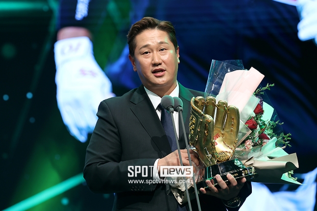 골든글러브 50개 중에 롯데는 1개만 탔다…KBO 역사를 바꾼 남자가 유일한 희망