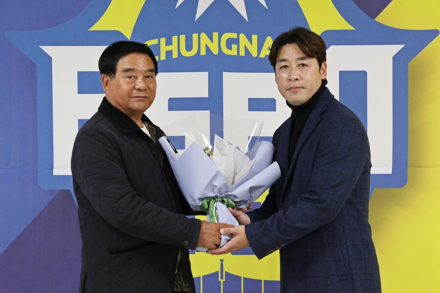 아깝게 승격 좌절 충남아산, 배성재 수석코치 감독으로 내부 승격 "기대와 응원에 보답"