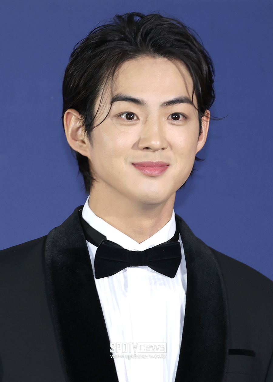 '단 6표차' KBO 타격왕이 탈락했다…'역대급 전쟁' GG 외야 구자욱-레이예스-로하스 수상 영광
