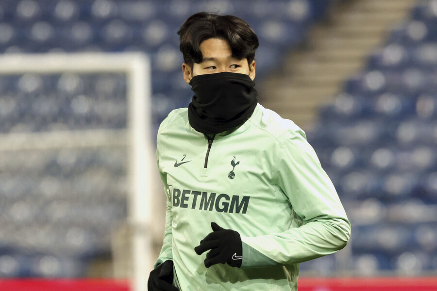 ▲ 겨울 이적시장을 앞두고 또 루머들이 돌고 있다. 토트넘 홋스퍼의 주장 손흥민(32)과 맨체스터 유나이티드의 공격수 마커스 래시포드(27)를 중심으로 한 스왑딜 가능성이 불거지고 있다. ⓒ 연합뉴스/AP