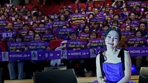 홍자, 팬미팅 '그 아름답고 따뜻한 이야기방' 성료…신곡 '내가 사랑한 것들은' 첫공개