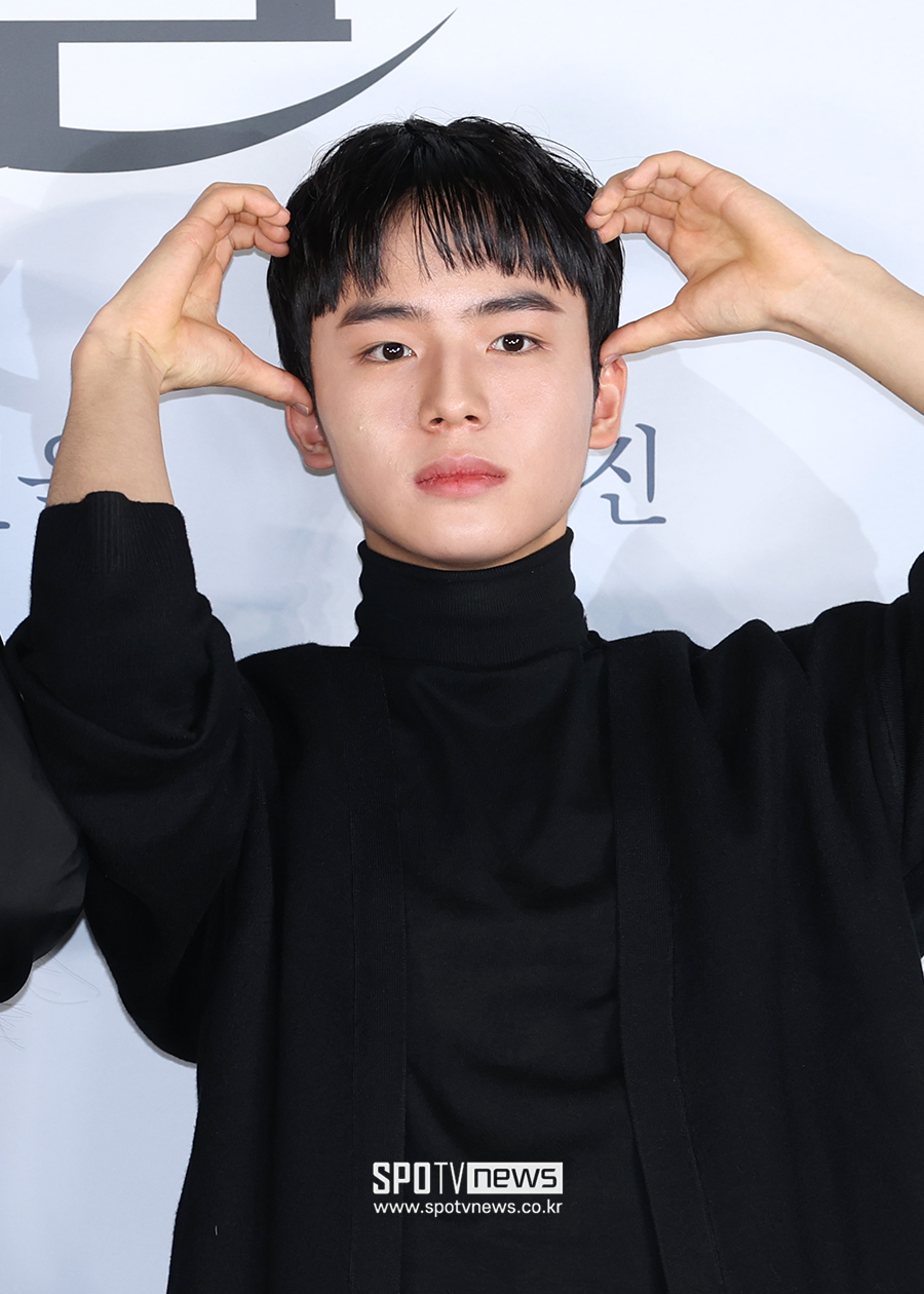 [포토S] 문우진, 관자놀이 하트