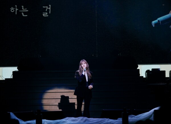 ▲ 거미가 ㅈ난 14일과 15일 서울 올림픽홀에서 전국투어 '러브' 서울 공연을 벌였다. 남편인 배우 조정석이 게스트 가수로 출연했다. 제공|아메바컬쳐