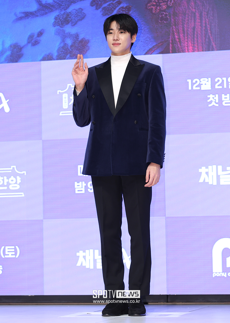 [포토S] 박재찬, '벨벳 슈트 입고'