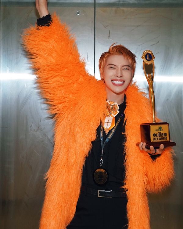 아우라, 인도 '라이언즈 골드 어워즈' 올해의 가수상 수상