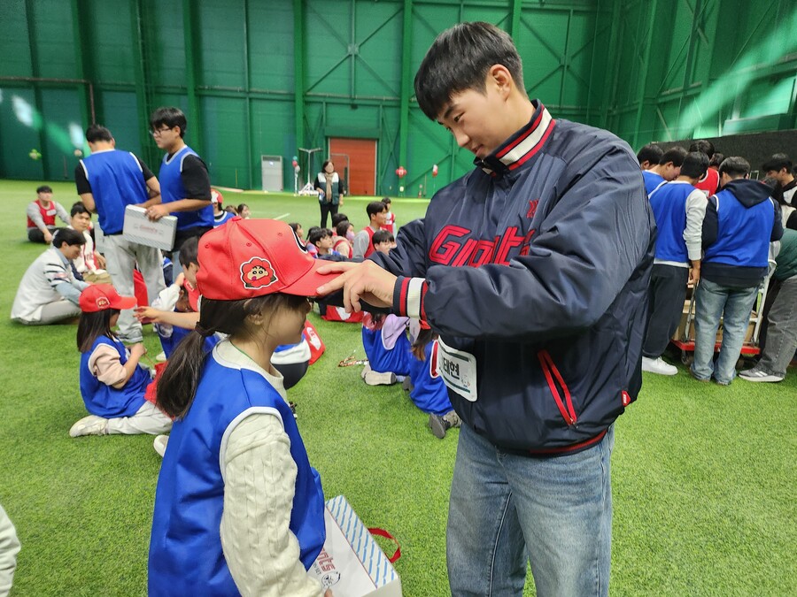 롯데 지역 소외계층 위해 기부금 전달…김태현 “앞으로도 꾸준히 사회공헌 활동 참여하고파”