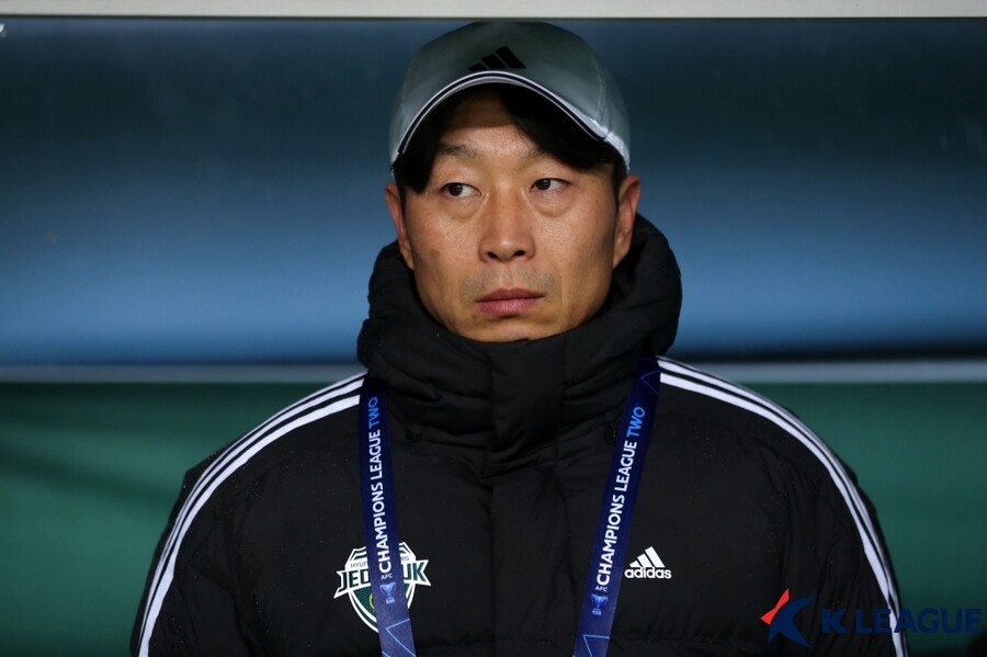 ▲ 전북과 결별한 김두현 감독  ⓒ한국프로축구연맹