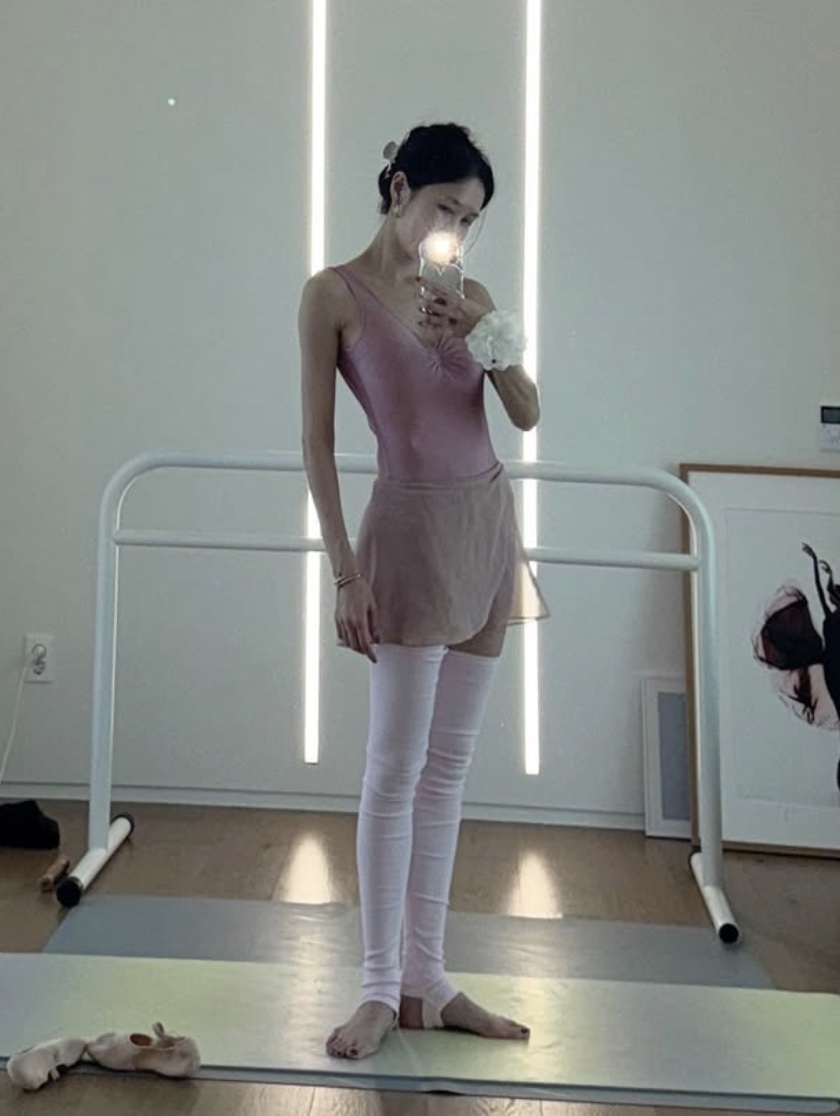 '엄태웅♥' 윤혜진, 20년 전 레오타드 아직도 맞다니…현역 뺨 치는 여리여리 몸매 공개