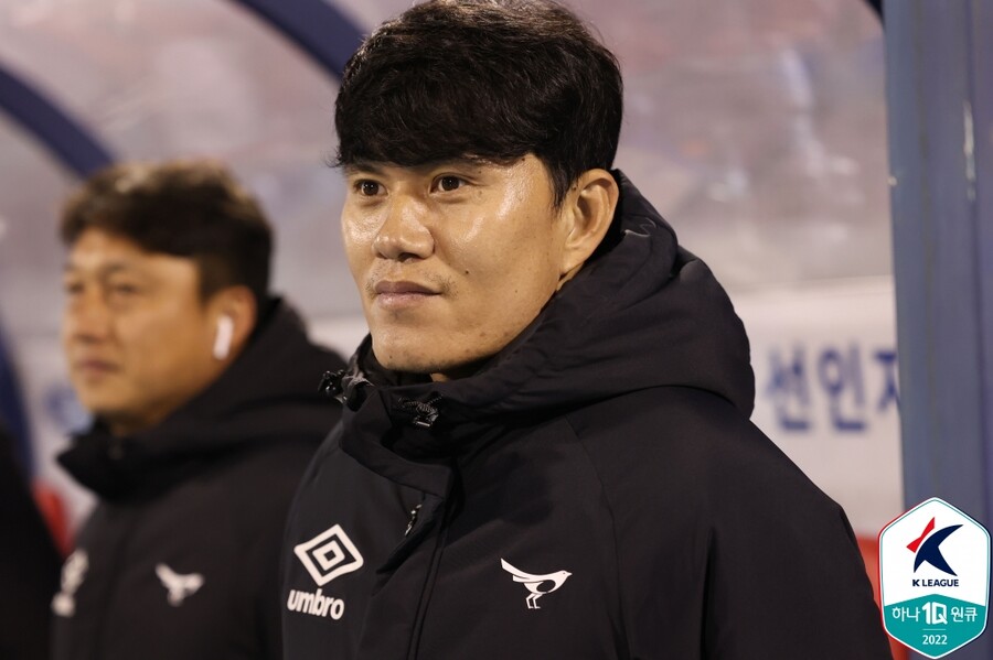 ▲ 정경호 강원FC 신임 감독은 성남FC에서 김남일 전 감독의 사퇴로 감독 대행을 맡아 선수단을 이끌었던 경험이 있다. ⓒ한국프로축구연맹