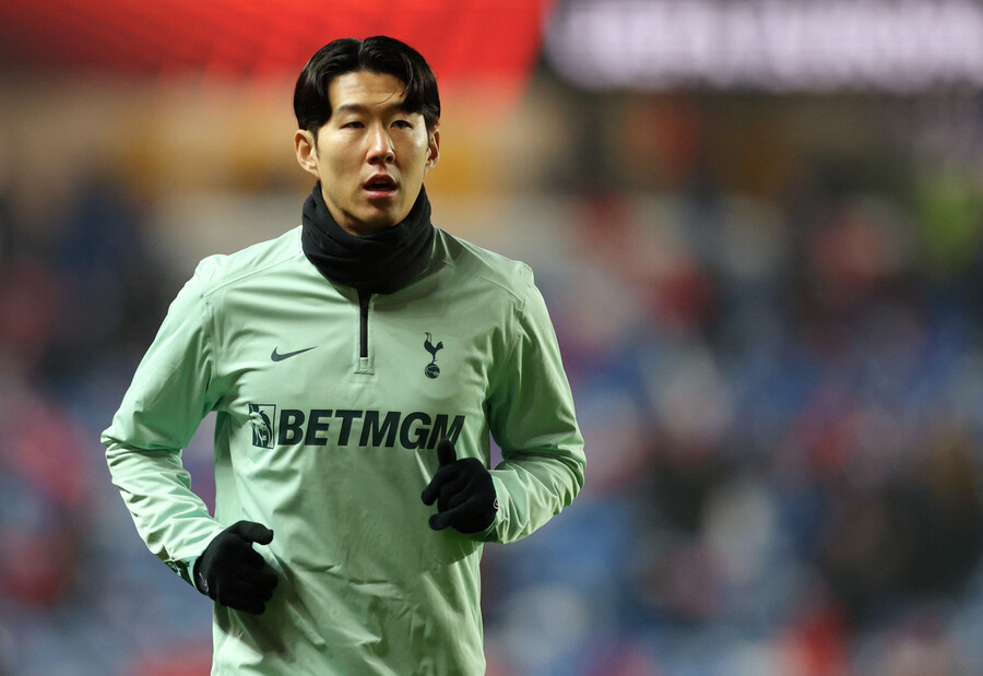 ▲ 토트넘 홋스퍼가 1년 옵션을 갖고 있어 손흥민과의 협상에 미온적이라는 것이 ESPN의 지적이다. ⓒ연합뉴스/AFP/REUTERS