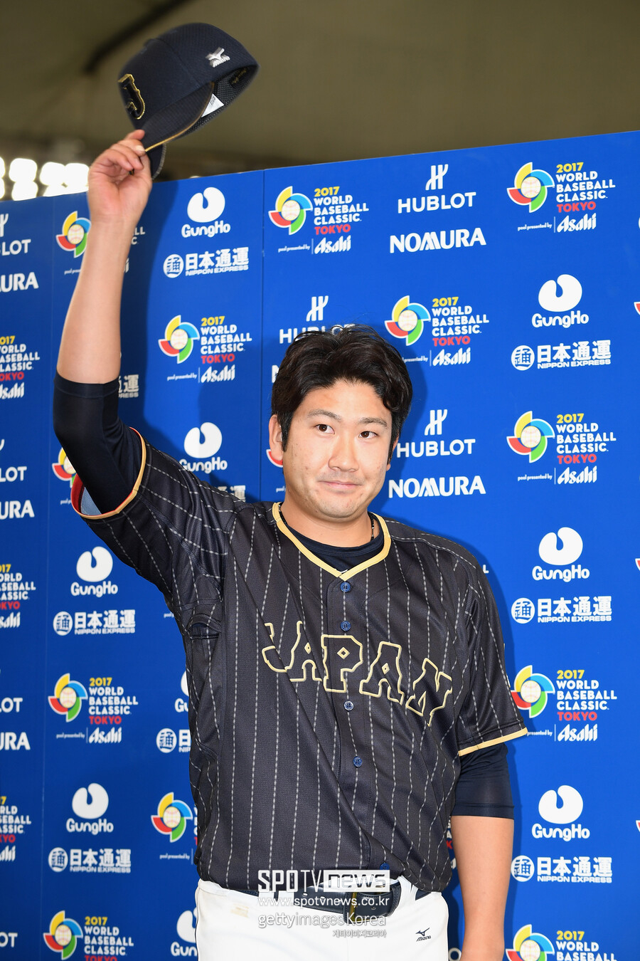 ▲ 스가노 도모유키는 2017 WBC(월드베이스볼클래식)에서 일본 대표팀 에이스였다. 미국과 준결승전에서 6이닝 1실점으로 호투하며 '미래 메이저리거'로 주목받았으나 7년이 지나서야 꿈을 이뤘다.