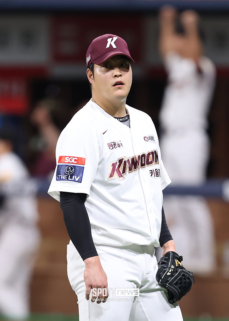 ▲ KIA는 최근 트레이드설이 가장 많이 돌았던 '특급 불펜' 조상우를 과감히 영입하는데 성공했다. KIA가 지난 19일 키움과 합의한 트레이드 내용을 보면 조상우를 데려오는 대가로 2026 KBO 신인 드래프트 1라운드와 4라운드 지명권, 그리고 현금 10억원을 내준 것을 확인할 수 있다. ⓒ곽혜미 기자