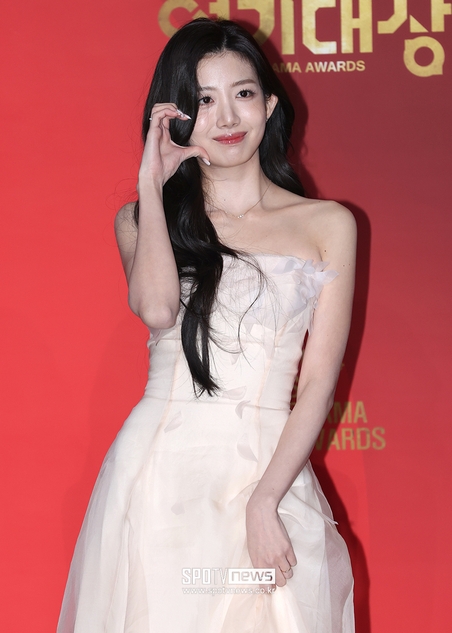 [포토S] 최유주, 수줍은 볼하트