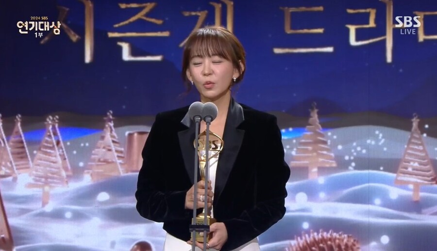 "어렵고 어수선한 시기" 심이영, 뼈있는 조연상 수상소감[SBS연기대상]