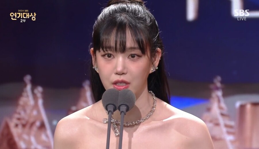 '우수상' 이유비 "연기할 때만은 공감받고 싶어" 울컥[SBS연기대상]