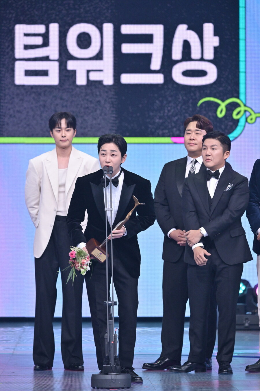 '1박 2일', 베스트 팀워크상…딘딘 "새 멤버 합류, 더 열심히 달리겠다"[KBS 연예대상]