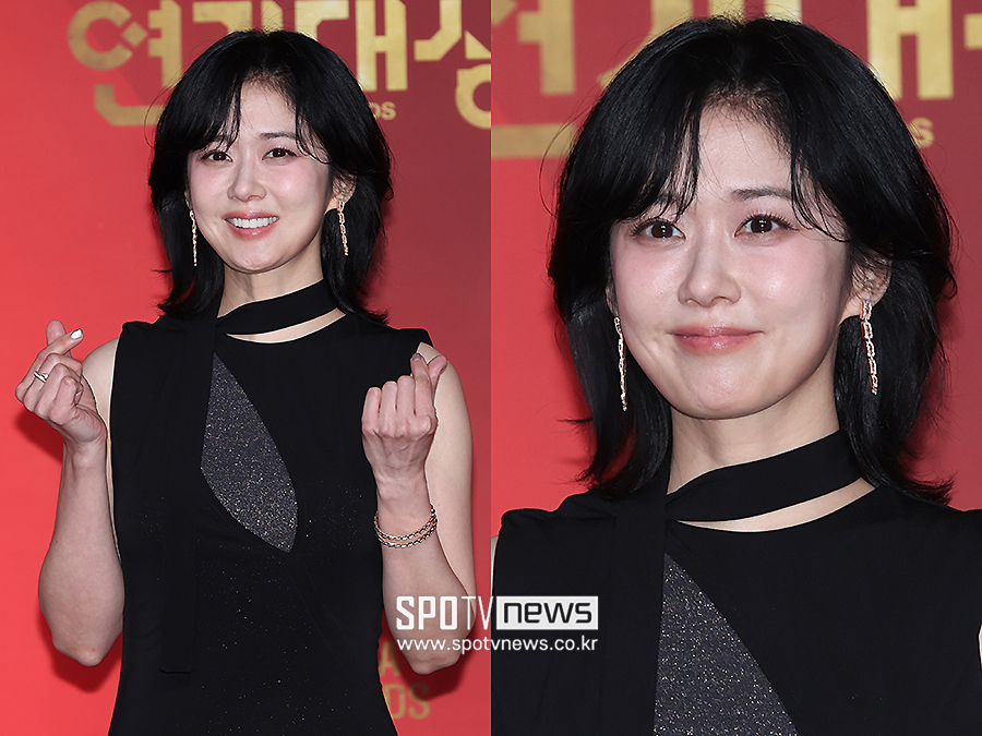 [스토리S] '데뷔 20년 만에 첫 대상' 장나라, 시상식에서도 빛난 최강 동안